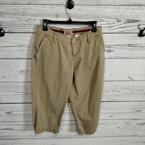 "No Boundaries" woman's capris 